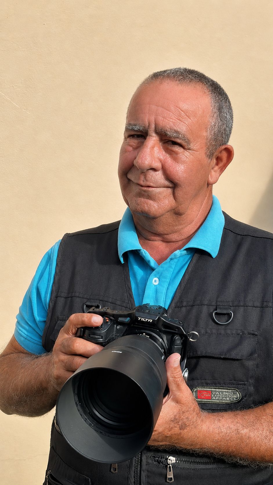Tony Pampillo con su cámara profesional