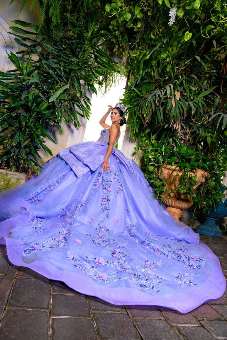Quinceanera photoshoot, Custom Quinceanera album design Miami photography